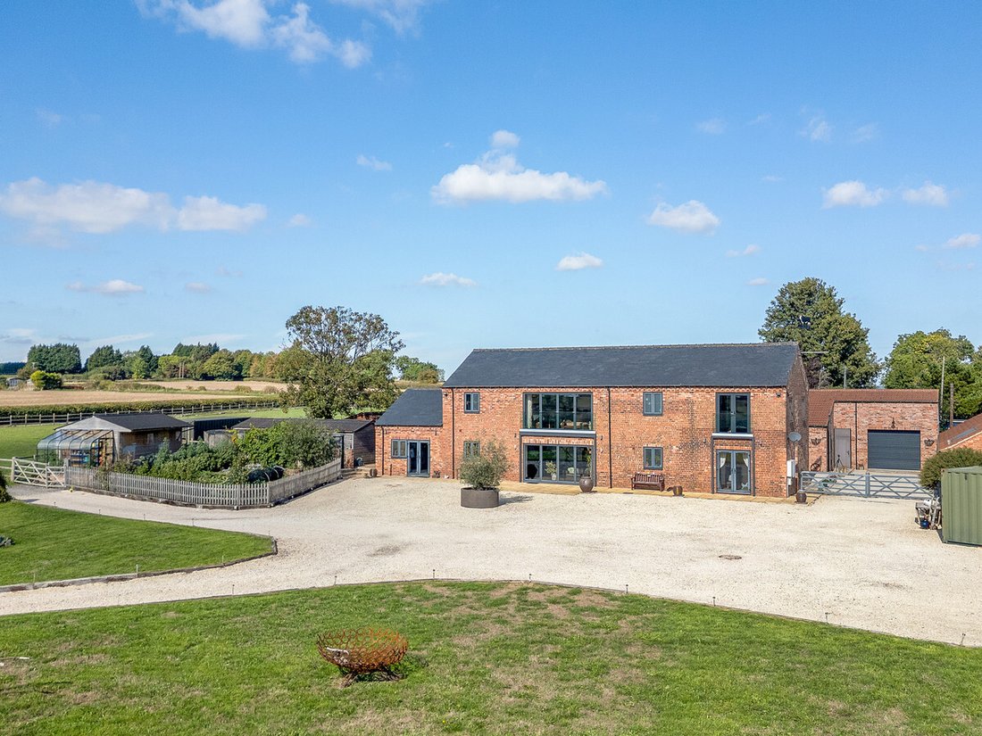 East Markham, England 1 - 19042041