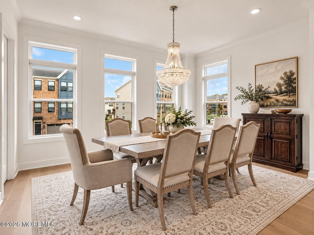 Condo in North Middletown, New Jersey, United States 4 - 19041661