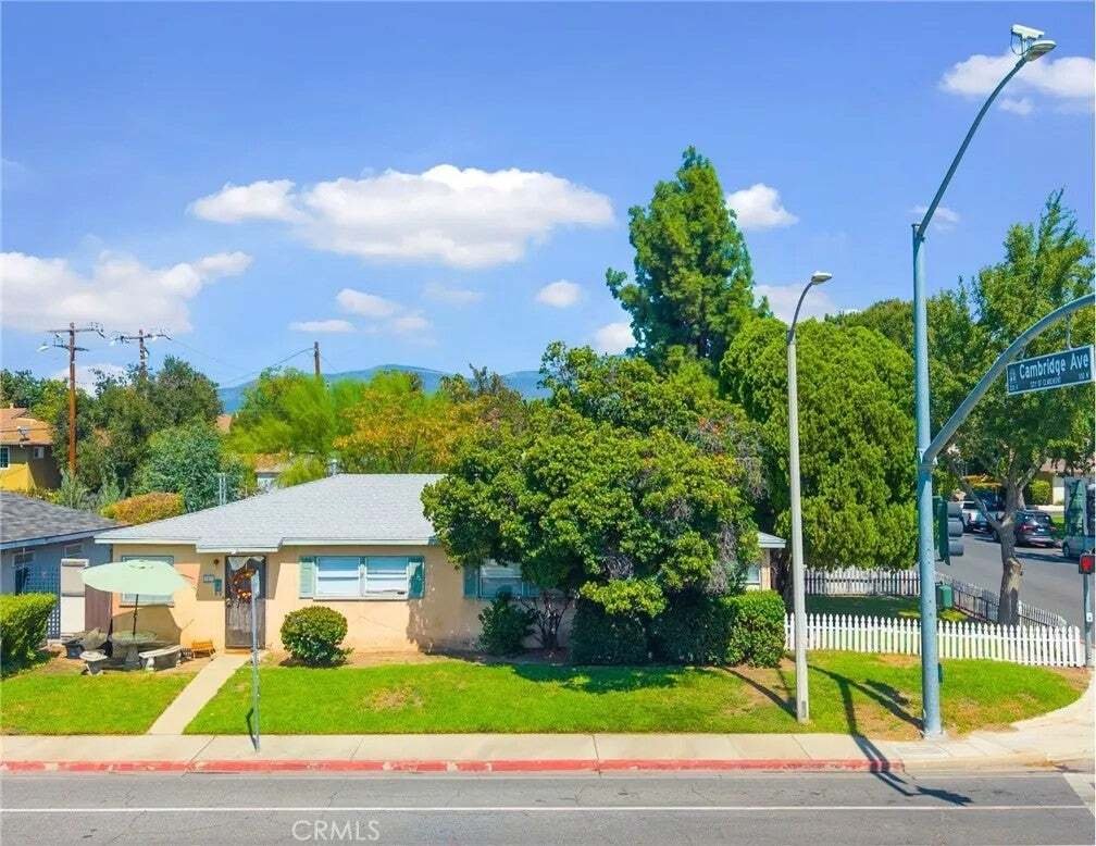 Claremont, California, United States 4 - 19042078
