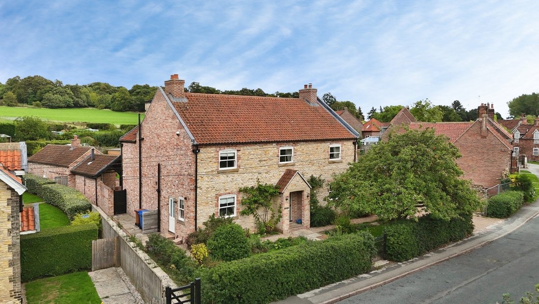 House in Brantingham, England 4 - 19042054