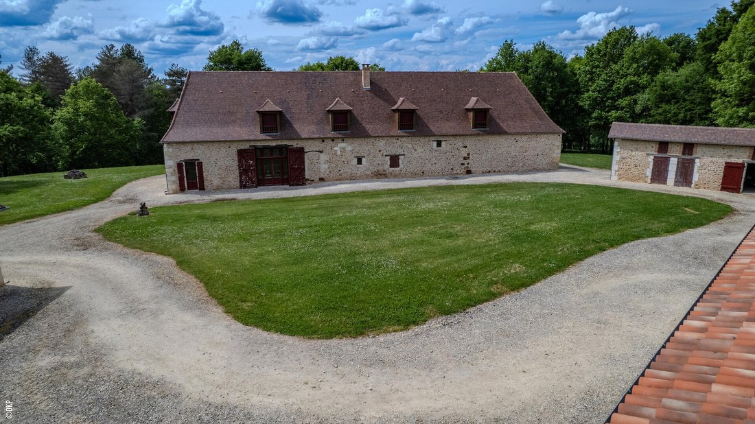 Estate in Saint-Pierre-de-Chignac, Nouvelle-Aquitaine, France 3 - 19042299