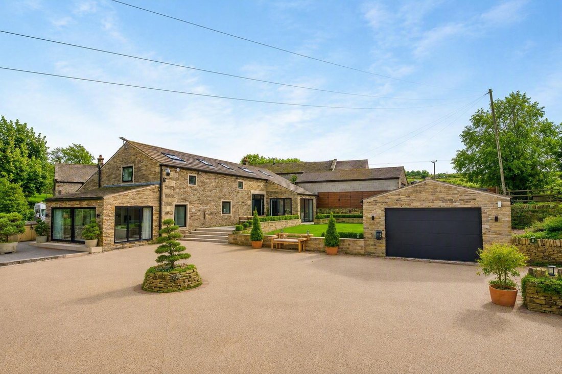 House in Kirklees, England 1 - 19042055