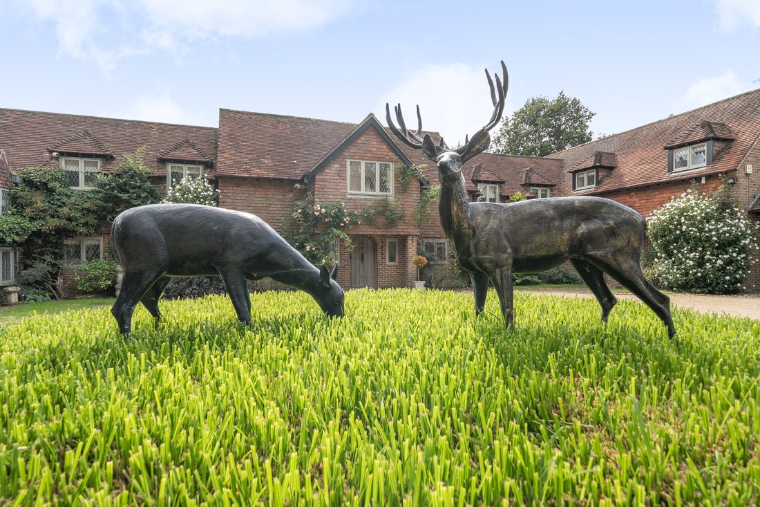 Estate in Horndean, England 1 - 19042084