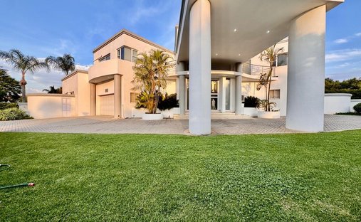 House in Woodhill Golf Estate, Gauteng, South Africa 1