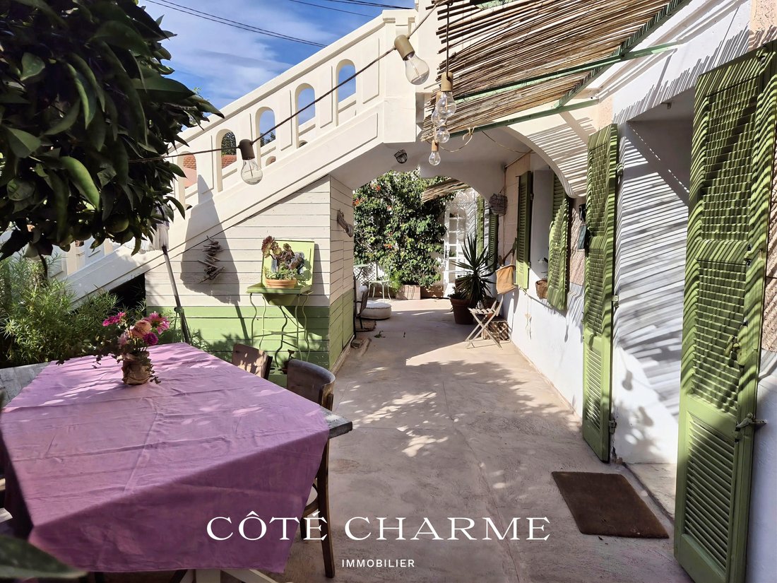 House in Hyeres, Provence-Alpes-Côte d'Azur, France 1 - 19042409