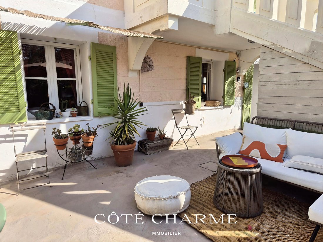 House in Hyeres, Provence-Alpes-Côte d'Azur, France 3 - 19042409