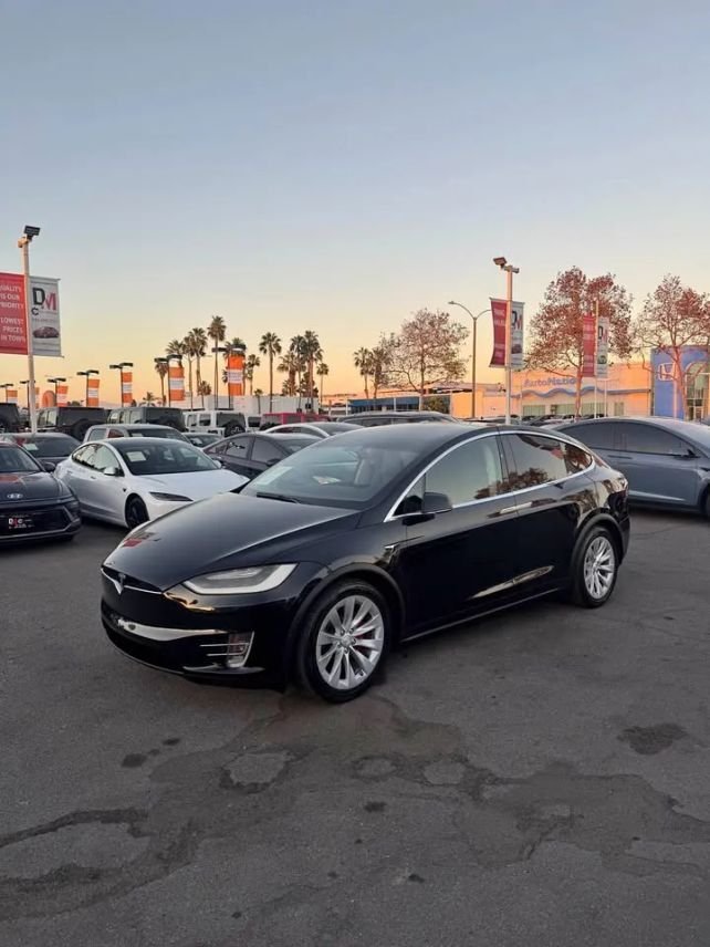 Suv in Costa Mesa, CA, United States 2 - 19042778
