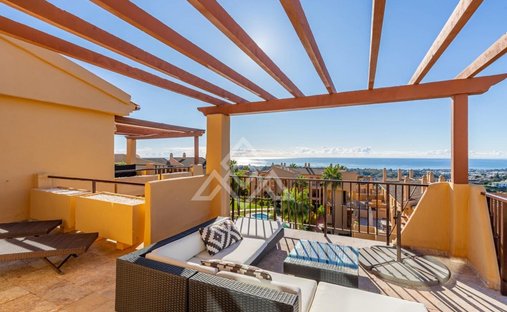 Penthouse in El Paraíso, Benahavis, Spain 1