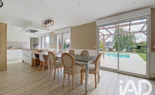Maison à ZAC Hameaux, Breuillet, France 1