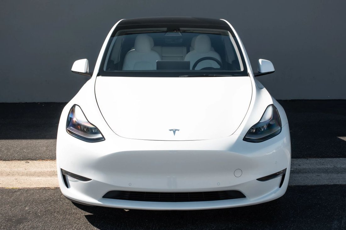 Suv in Costa Mesa, CA, United States 4 - 19042720