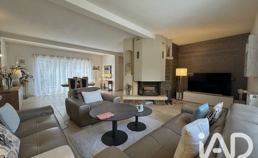 House in Quincy-sous-Senart, Ile-de-France, France 1
