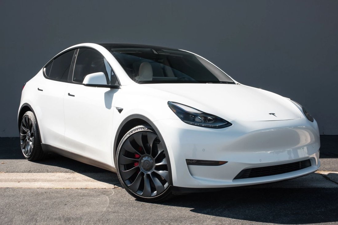 Suv in Costa Mesa, CA, United States 5 - 19042720