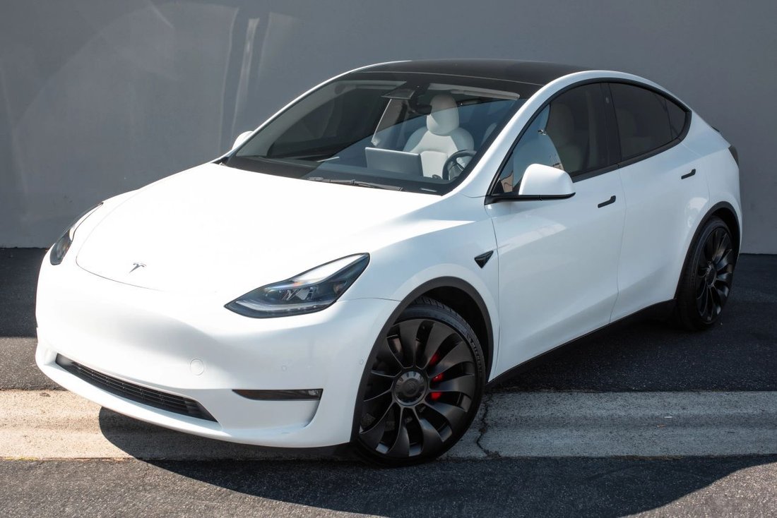 Suv in Costa Mesa, CA, United States 2 - 19042720