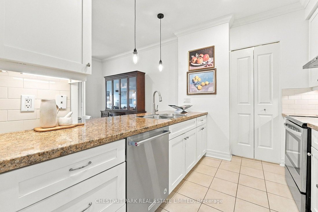 Apartment in Toronto, Ontario, Canada 4 - 19042676