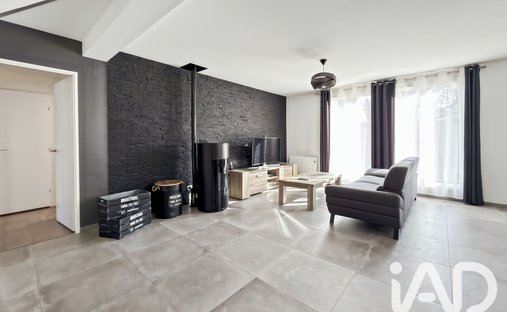 Casa en Mandres-les-Roses, Isla de Francia, Francia 1
