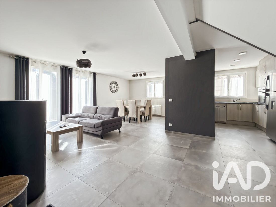 Maison à Mandres-les-Roses, Île-de-France, France 2 - 19043094