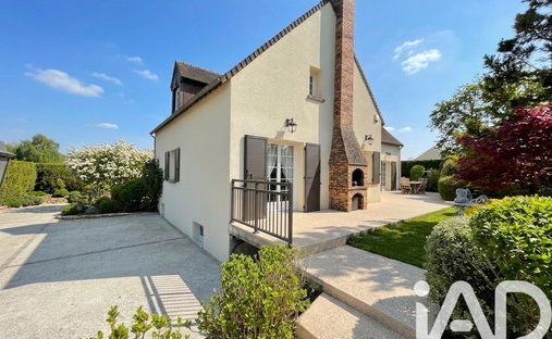 House in Marles-en-Brie, Ile-de-France, France 1