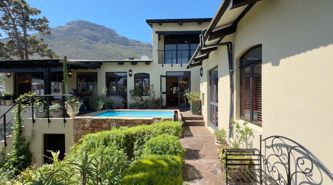 House in Hout Bay, South Peninsula, Cape Town 1 - 18820014