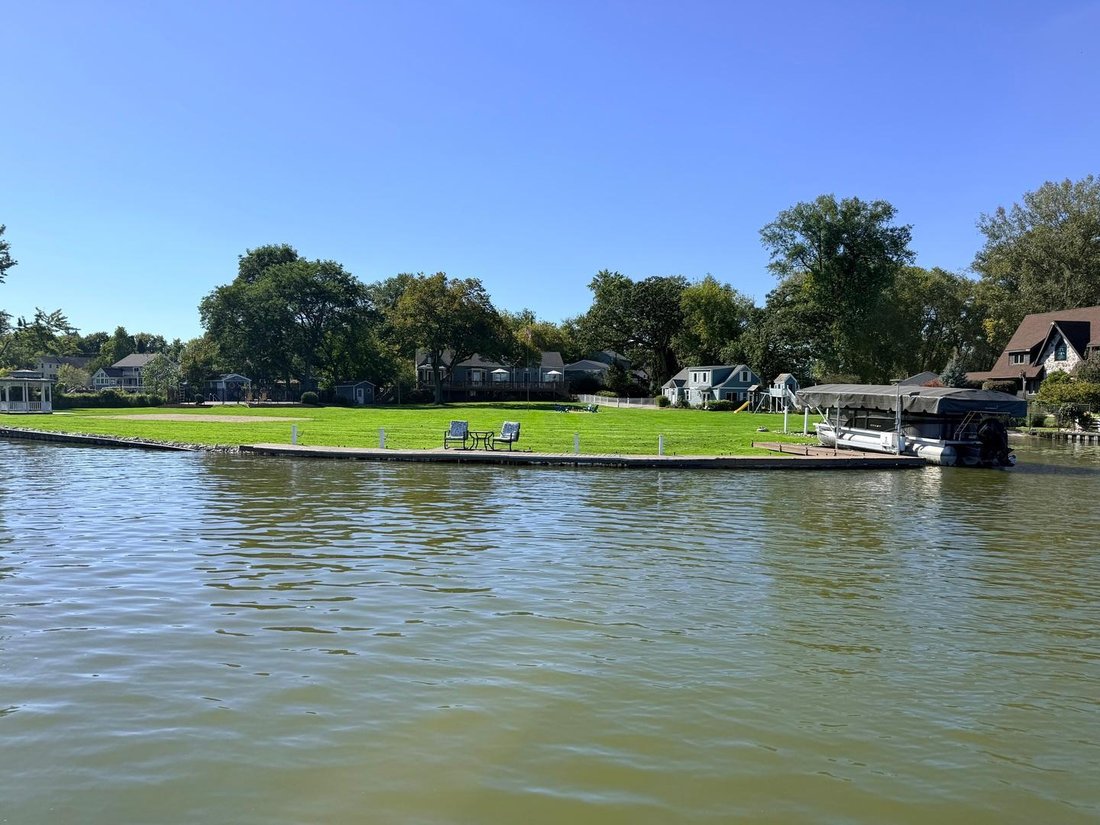 House in Fox Lake, Illinois, United States 2 - 19043171