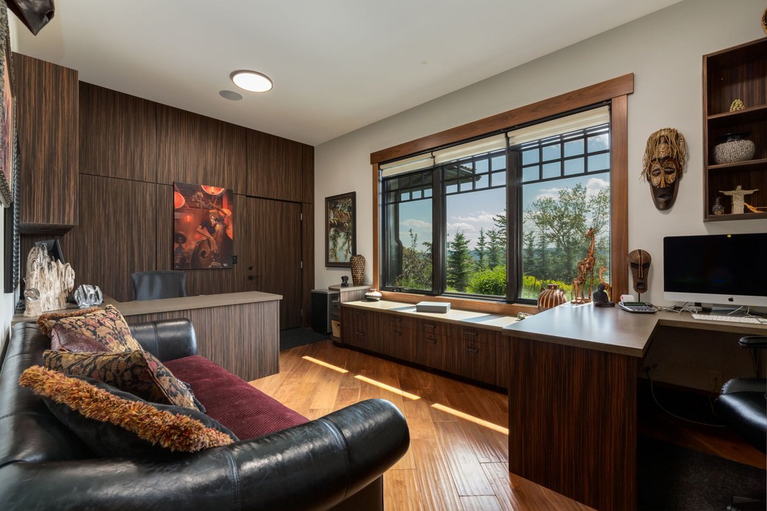 Estate in Calgary, Alberta, Canada 4 - 19043311