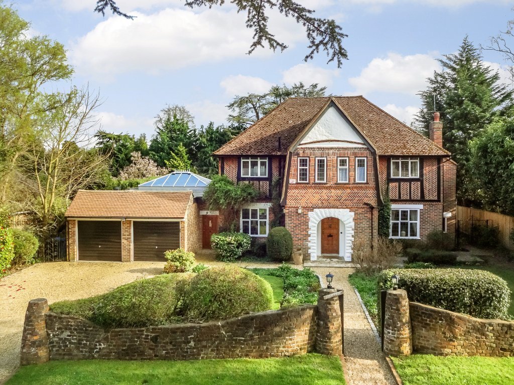 House in Sunningdale, England 1 - 18676260