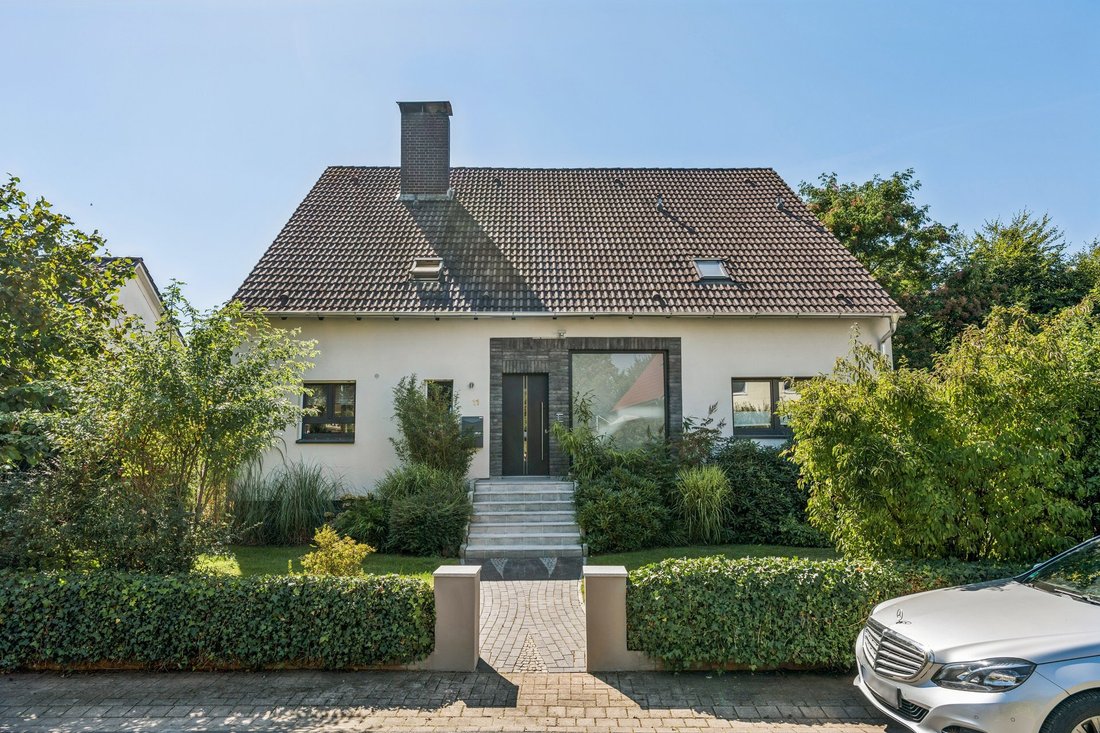 Isernhagen, Lower Saxony, Germany 1 - 19043254