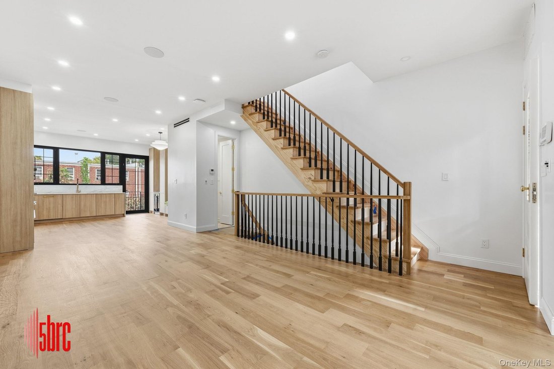 House in New York, New York, United States 4 - 19043535