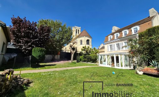 Townhouse in Bas, Maule, France 1