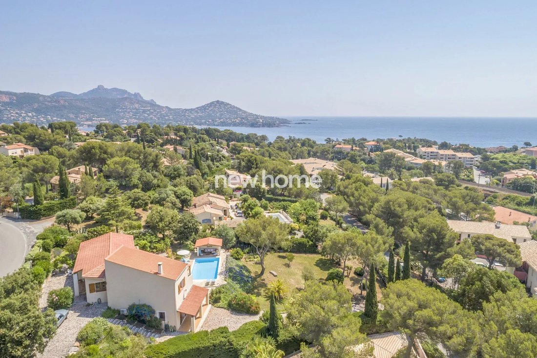 House in Le Dramont-Agay-Anthéor-Le Trayas, Saint-Raphaël, France 1 - 19044450