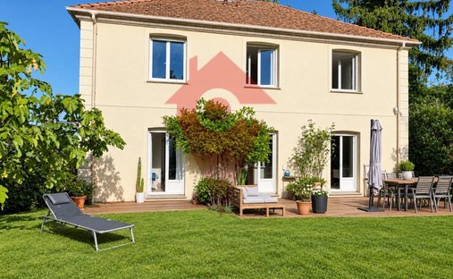 House in Centre Haut, Vernouillet, France 1