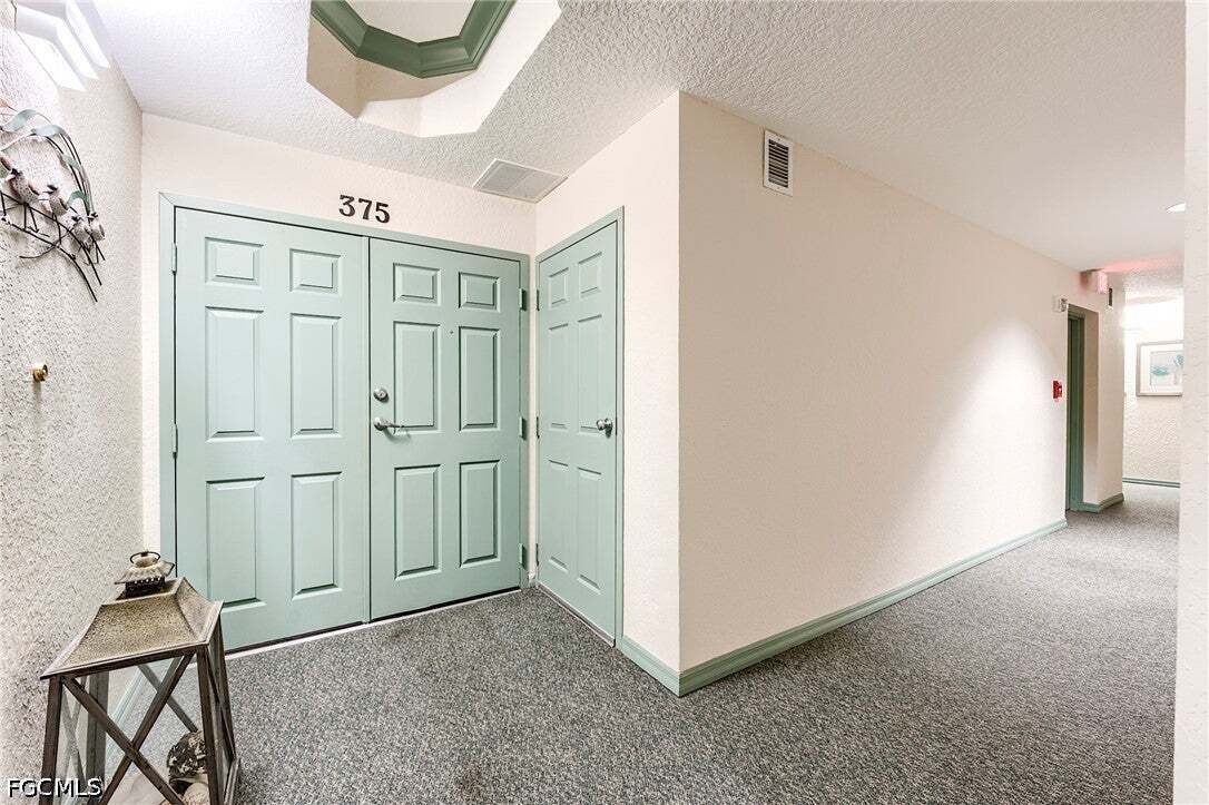 Condo in Fort Myers Beach, Florida, United States 5 - 19043473