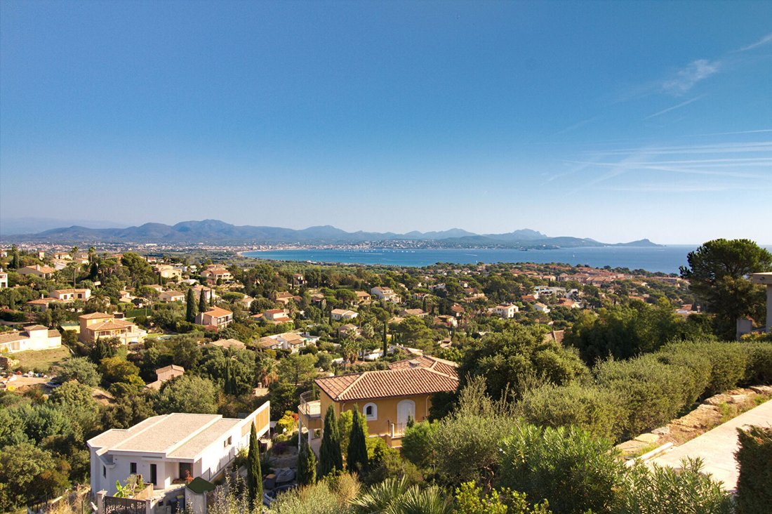 Casa en Fréjus, Provenza-Alpes-Costa Azul, Francia 2 - 19044126