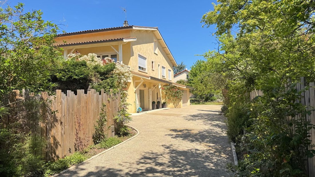 House in Zone Centrale, Chaponost, France 2 - 19044639