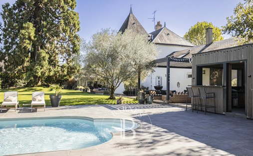 House in Montission, Saint-Jean-le-Blanc, France 1