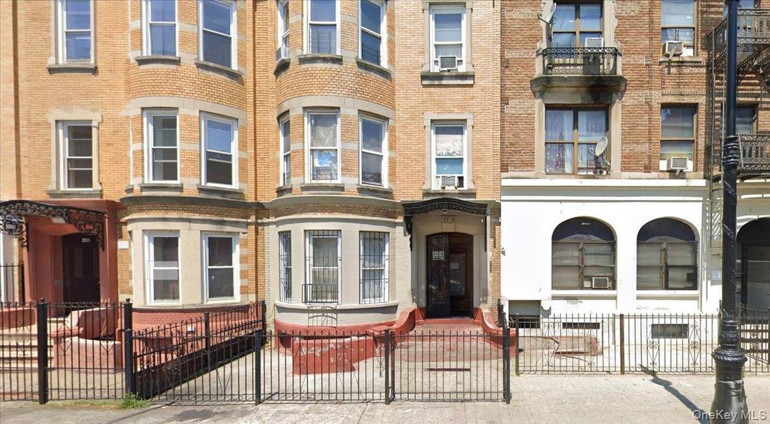 House in New York, New York, United States 1 - 19043543