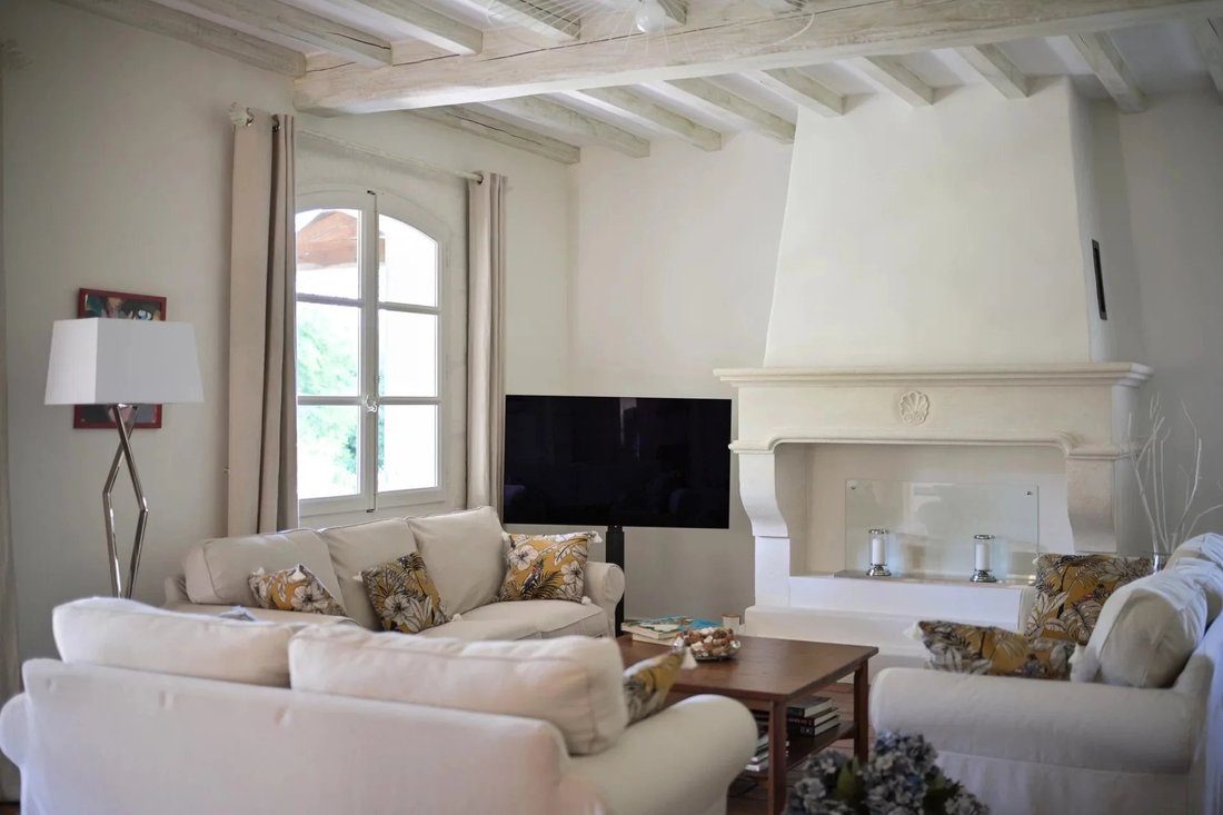 Casa di campagna a Saint-Remy-de-Provence, Provenza-Alpi-Costa Azzurra, Francia 5 - 19044311