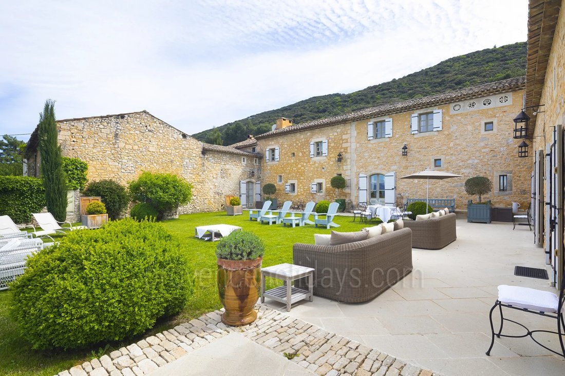 Casa de Campo en Bonnieux, Provenza-Alpes-Costa Azul, Francia 2 - 19044375