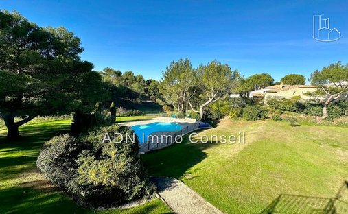Villa in Mallemort, Provence-Alpes-Côte d'Azur, France 1