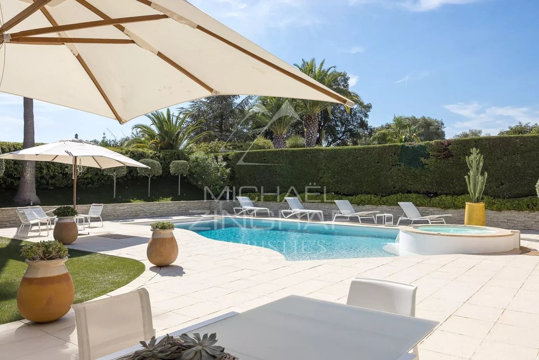Villa in Vaug, Villeneuve-Loubet, France 3 - 19044398