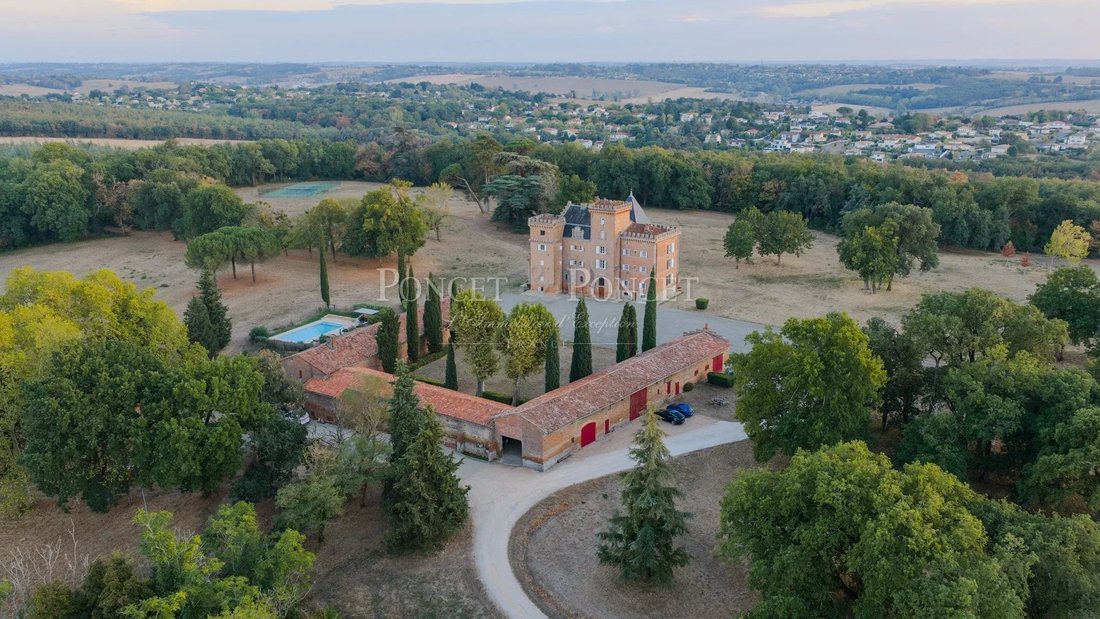 Castle in Amidonniers-Caffarelli, Toulouse, France 3 - 19044481