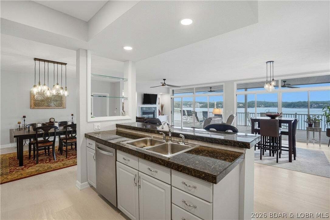 Condo in Sunrise Beach, Missouri, United States 3 - 19043438