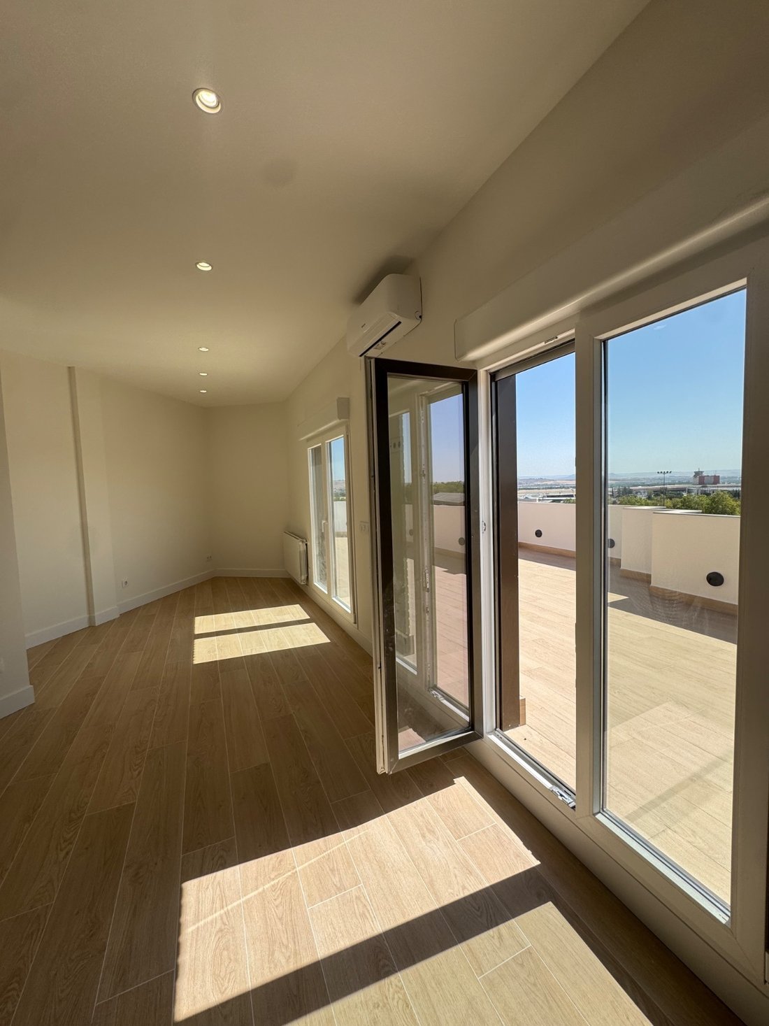 Apartment in Barajas, Madrid, Spain 5 - 19044300