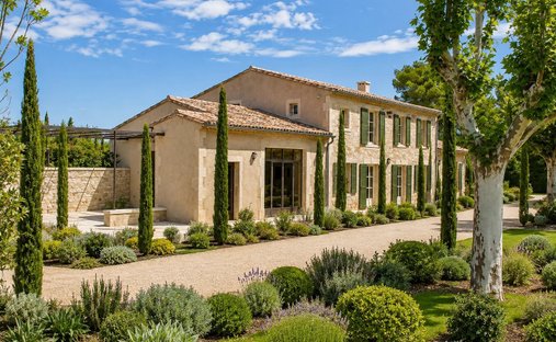 Country House in Eygalières, Provence-Alpes-Côte d'Azur, France 1