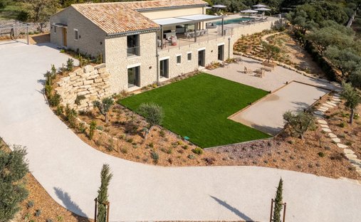 Country House in Saint-Saturnin-lès-Apt, Provence-Alpes-Côte d'Azur, France 1