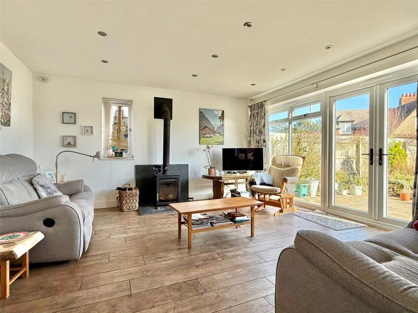 Haus in Milford-on-Sea, England 2 - 19043791