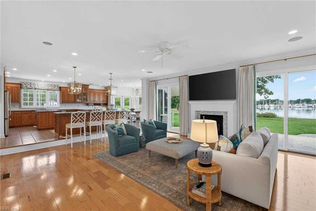 House in Hayes, Virginia, United States 5 - 19043946