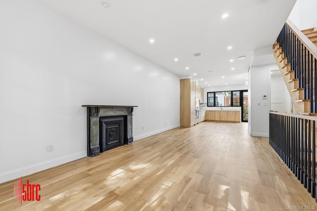 House in New York, New York, United States 2 - 19043535