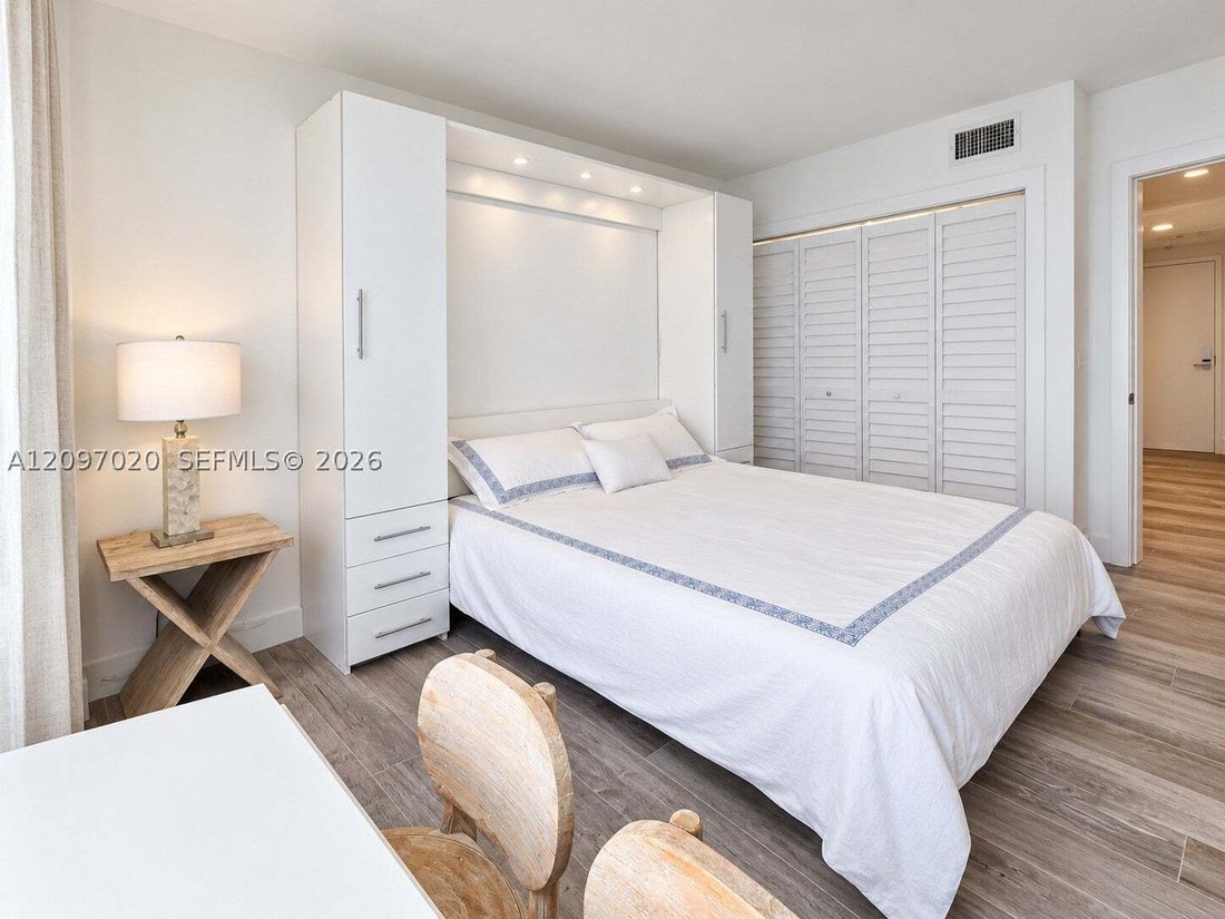 Condo in Miami Beach, Florida, United States 5 - 19043711