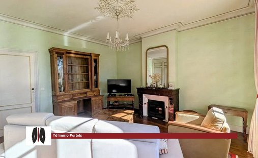 Townhouse in Portets, Nouvelle-Aquitaine, France 1