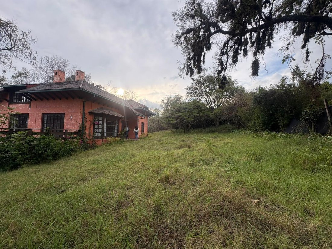 Terreno en Quito, Pichincha, Ecuador 4 - 19043337